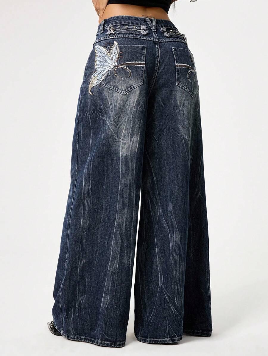 niebieskie spodnie jeans