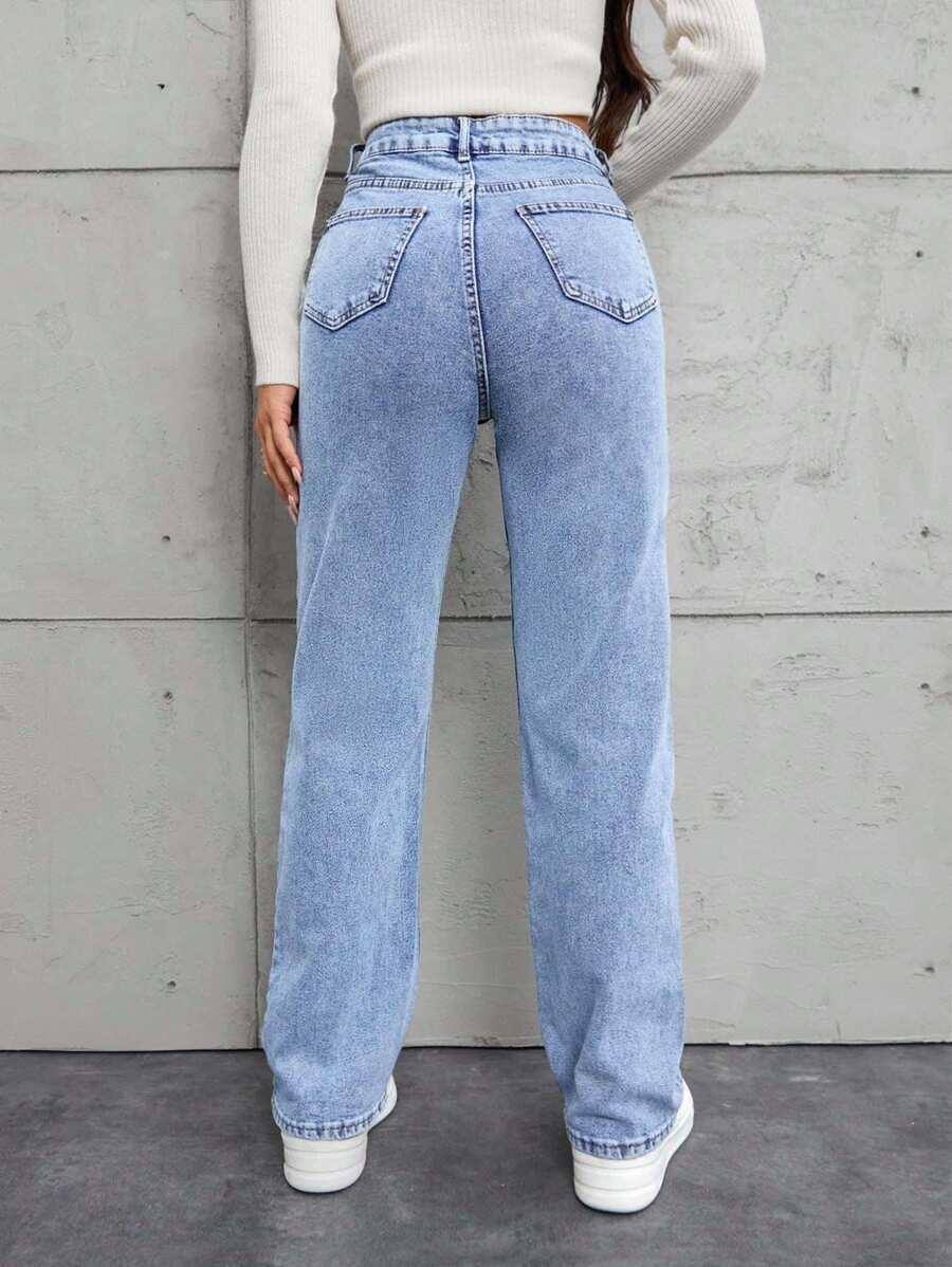 niebieskie spodnie jeans