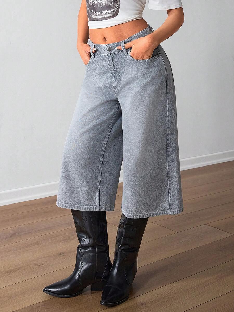szare spodenki jeans