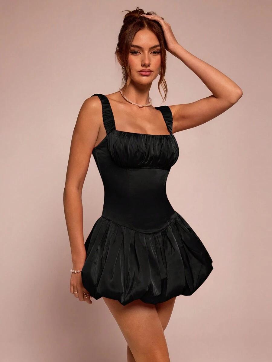 CZARNA MINI SUKIENKA