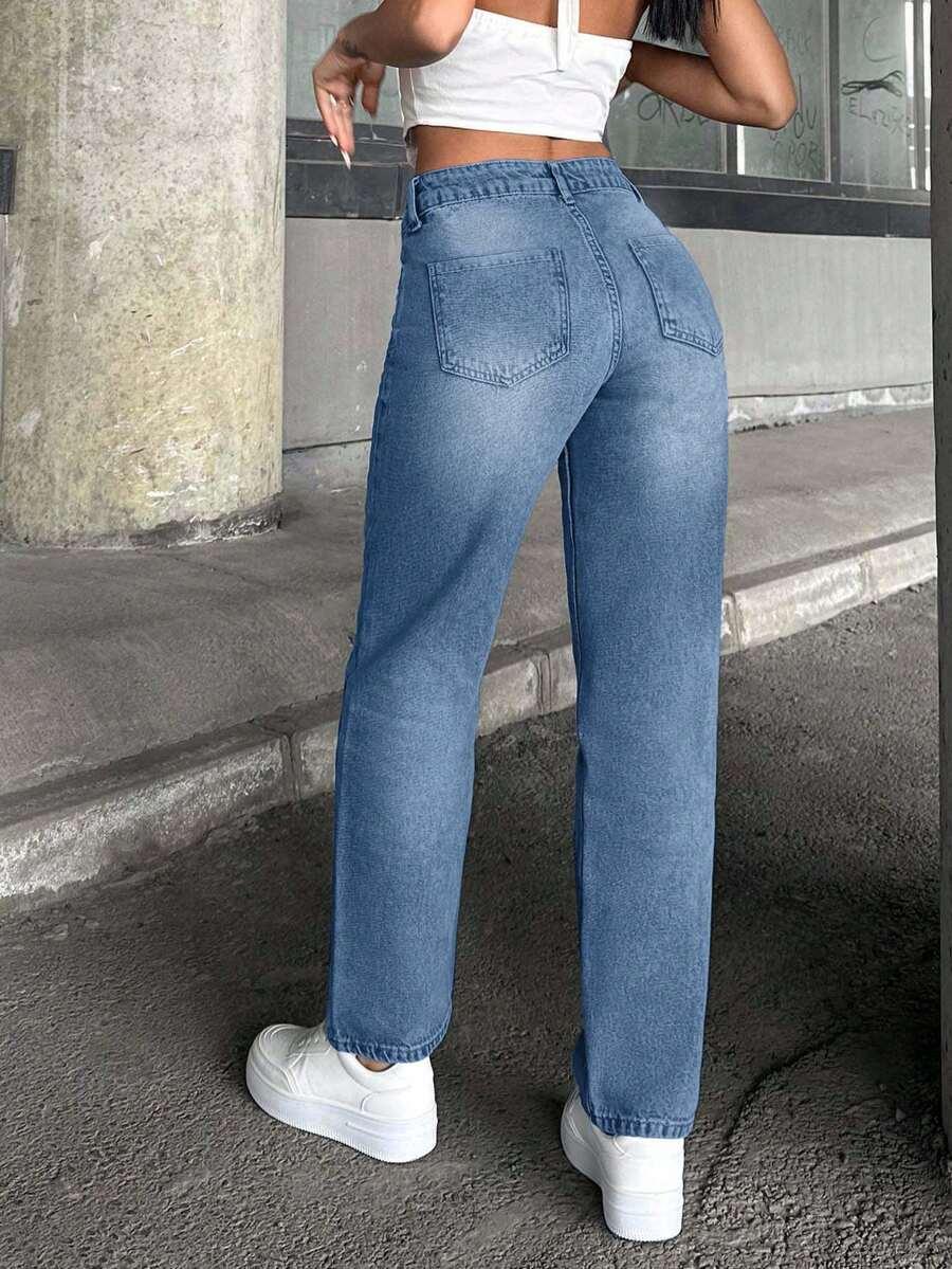 niebieskie spodnie jeans 