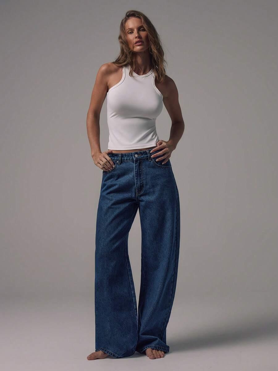 niebieskie spodnie jeans