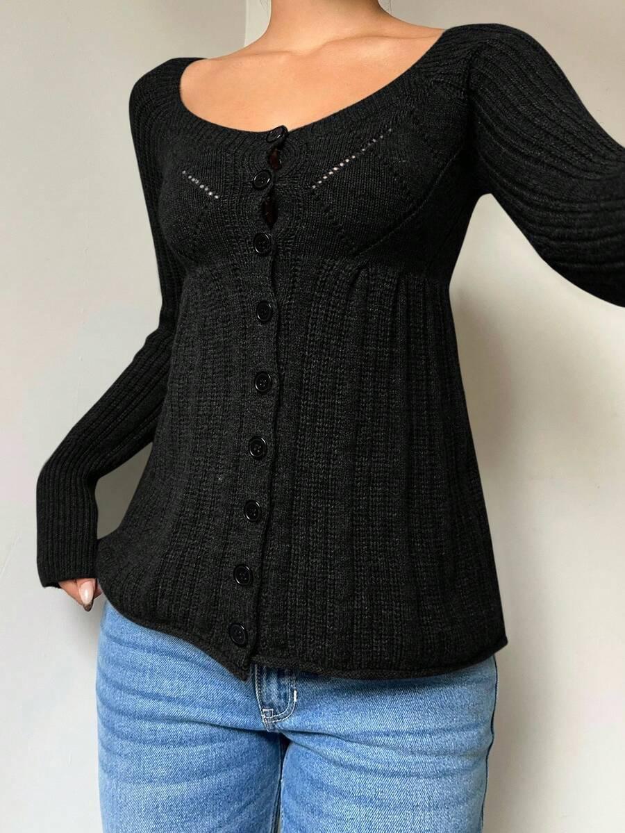 czarny sweter guziki