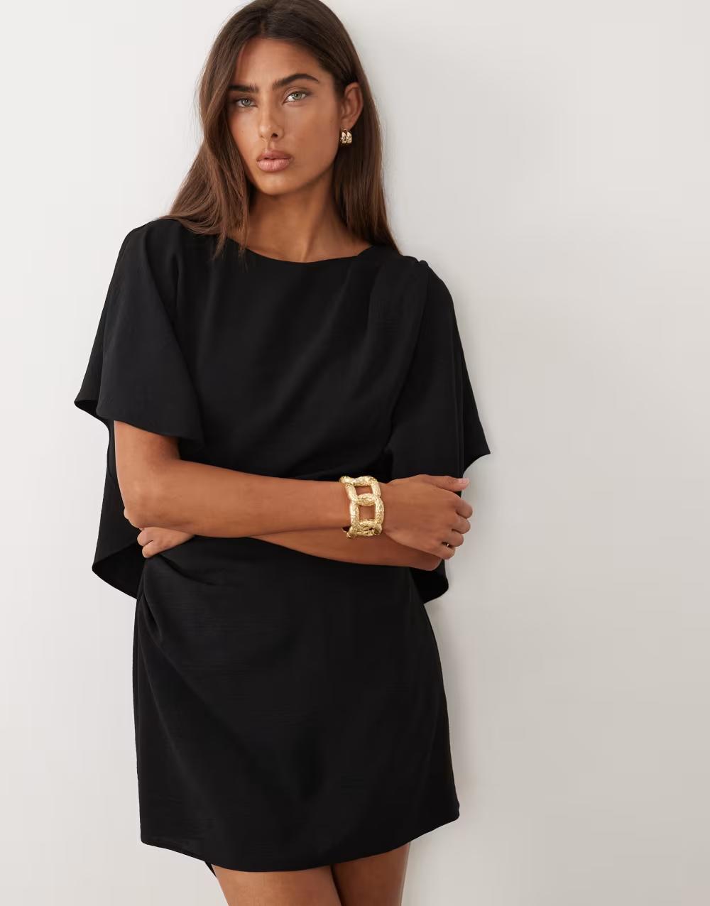 CZARNY KOMBINEZON ODKRYTE PLECY