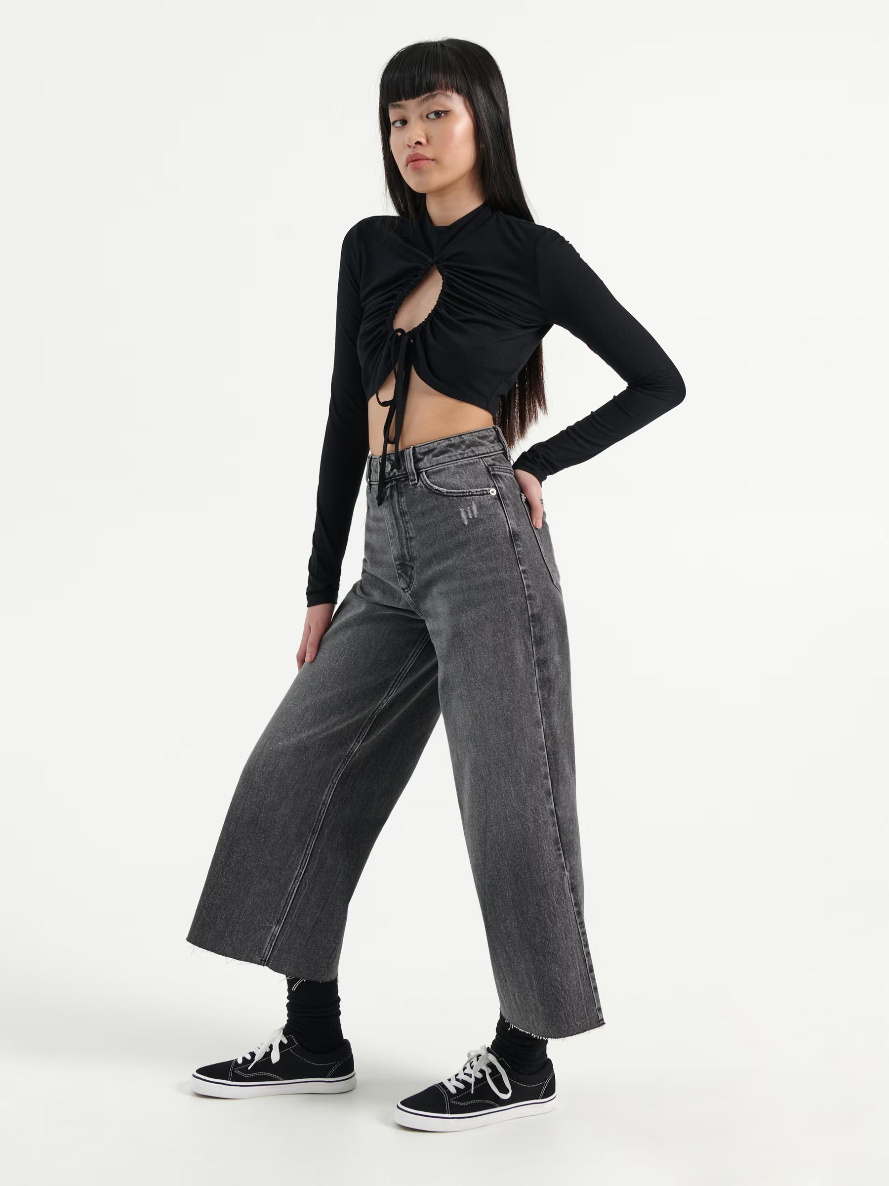 CZARNY CROP TOP DŁUGI RĘKAW WYCIĘCIE WIĄZANIE