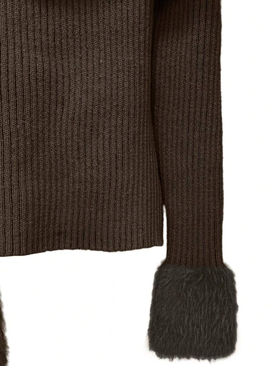 brązowy dzianinowy sweter odkryte ramiona