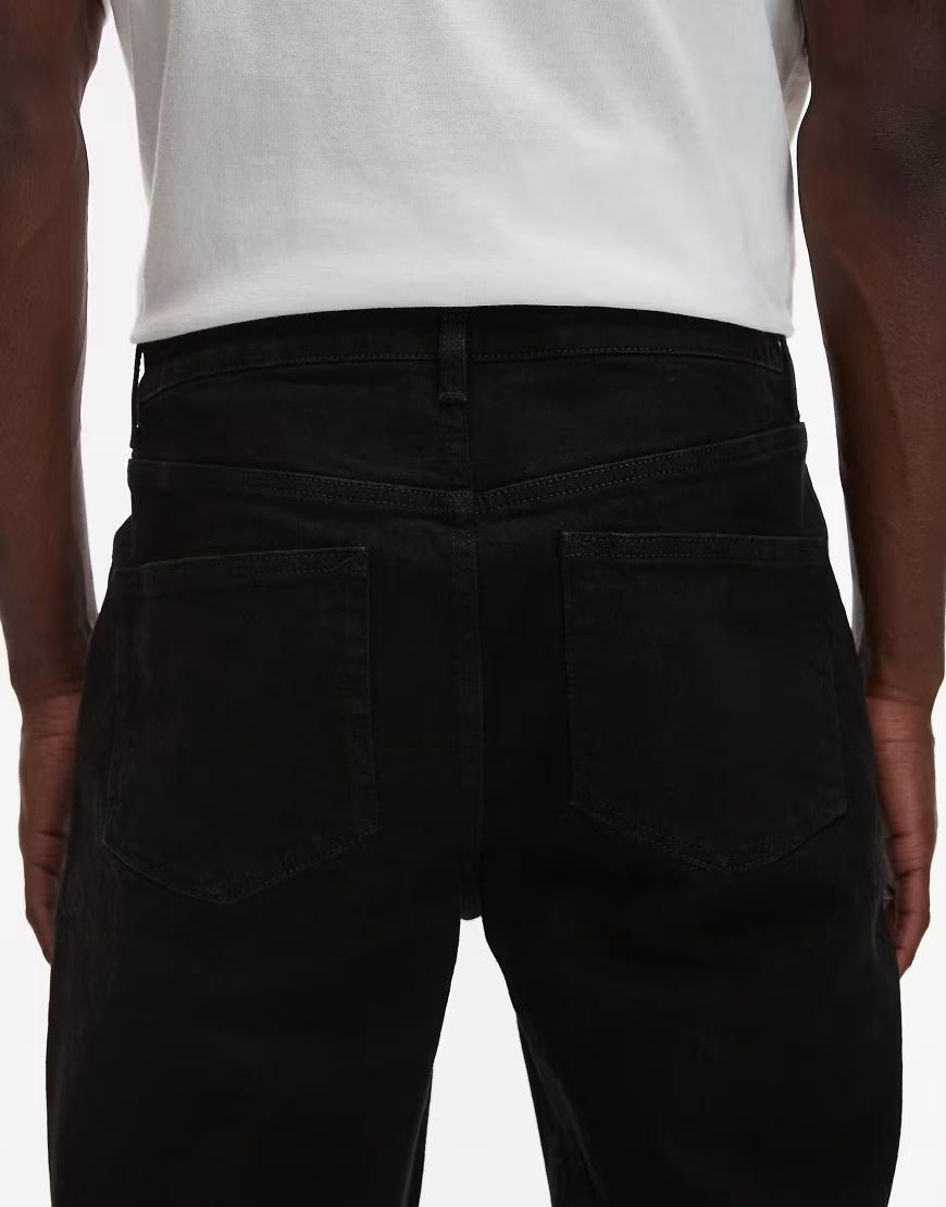czarne spodnie jeans