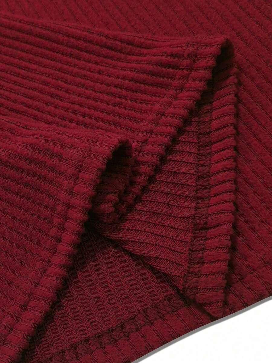 czerwony sweter okrągły dekolt