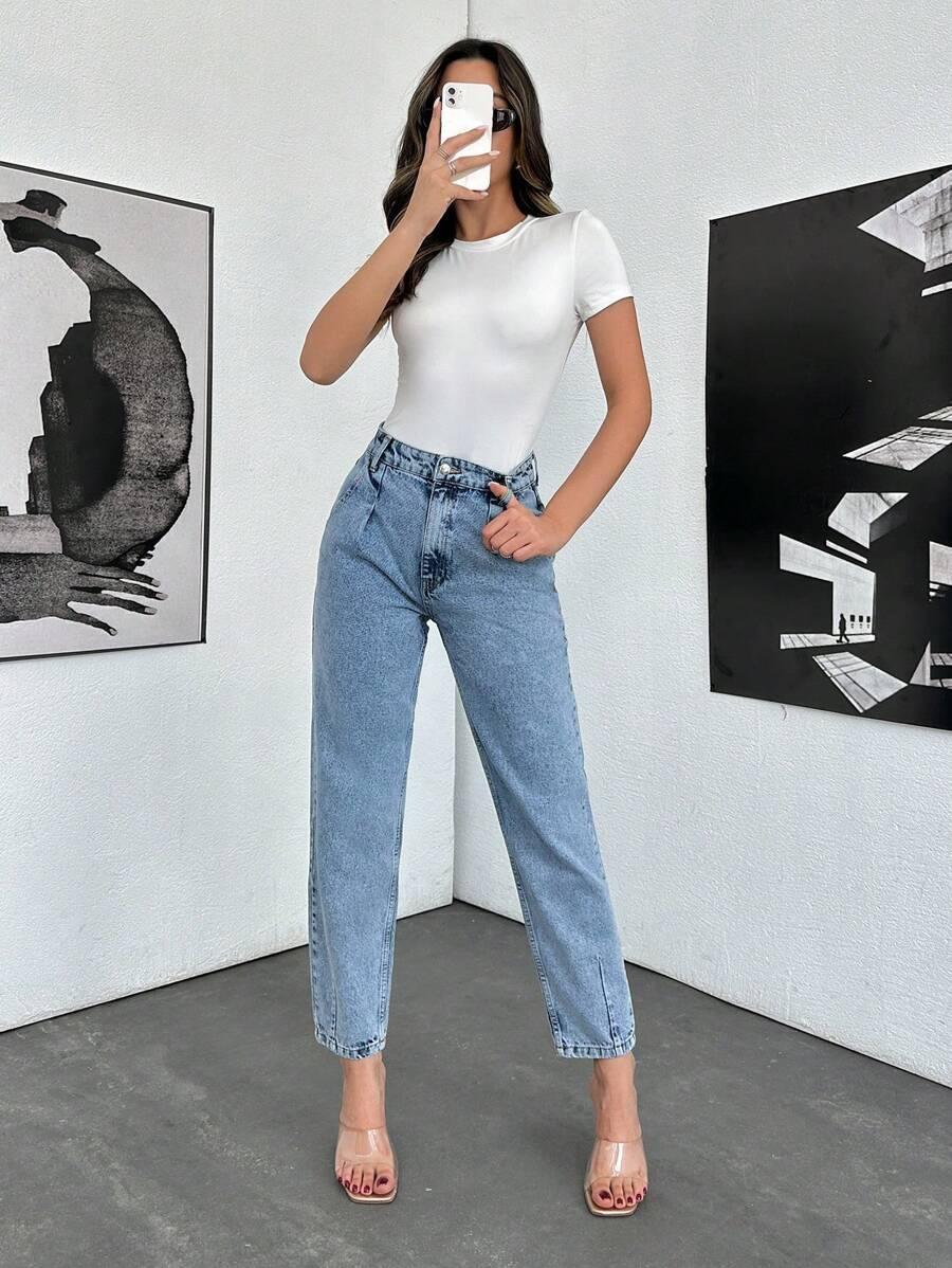 niebieskie spodnie jeans