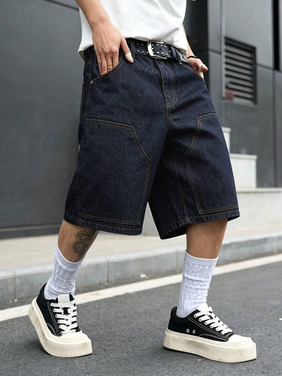niebieskie spodenki jeans