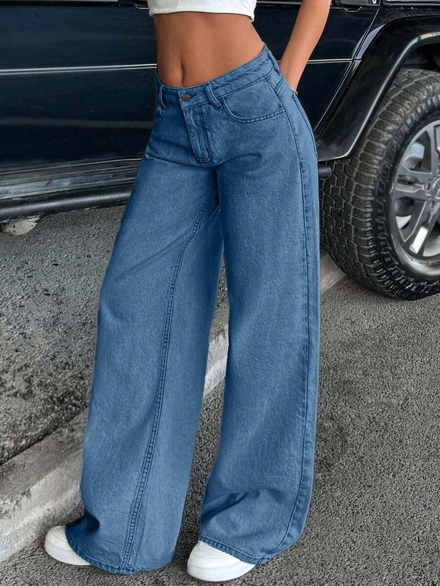 niebieskie spodnie jeans