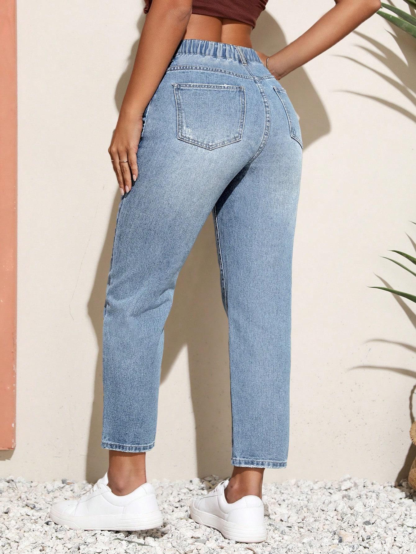 niebieskie spodnie jeans