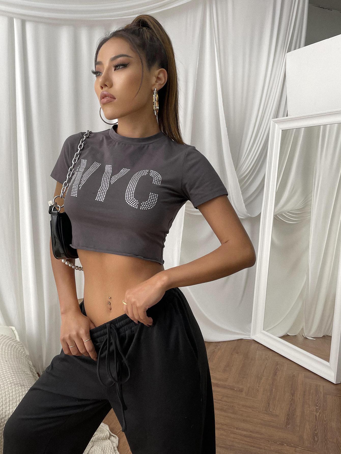 szary crop top napis nyc połysk