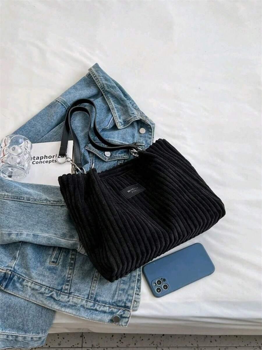czarna torebka zip napisy