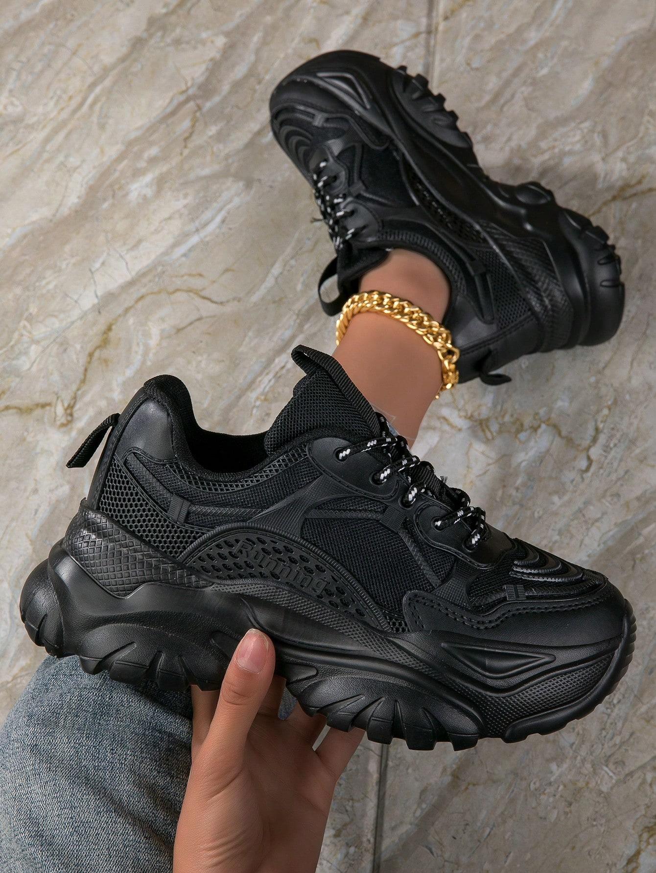 czarne buty sportowe 