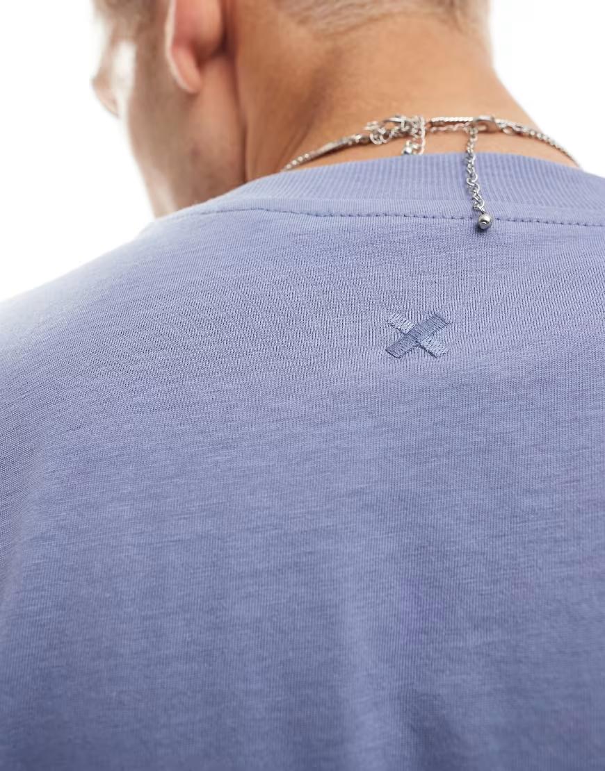 klasyczny niebieski t-shirt okrągły dekolt 