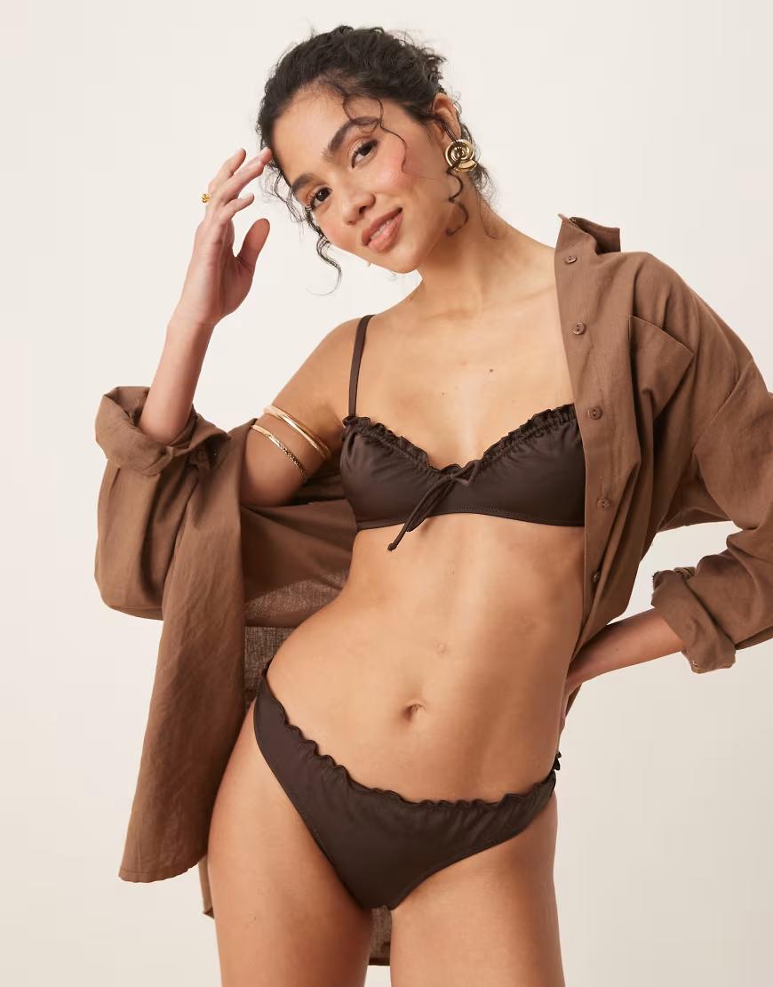 BRĄZOWY DÓŁ OD BIKINI FALBANA