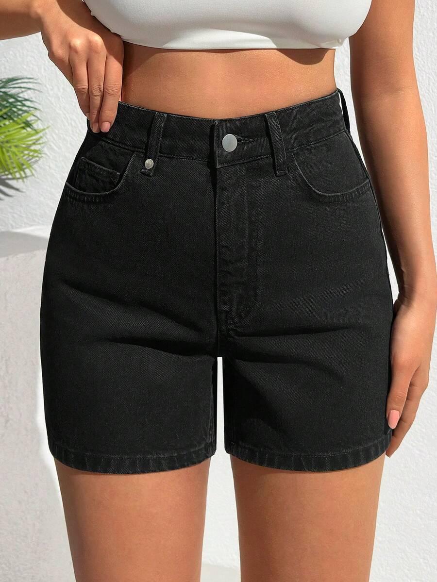 czarne spodenki jeans