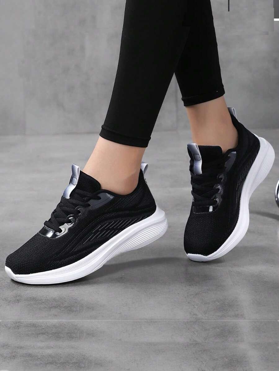 czarne buty sportowe