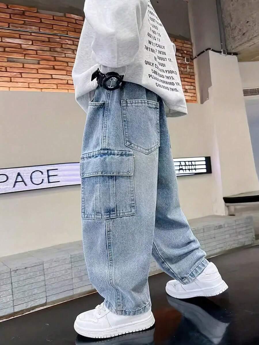 niebieskie spodnie jeans