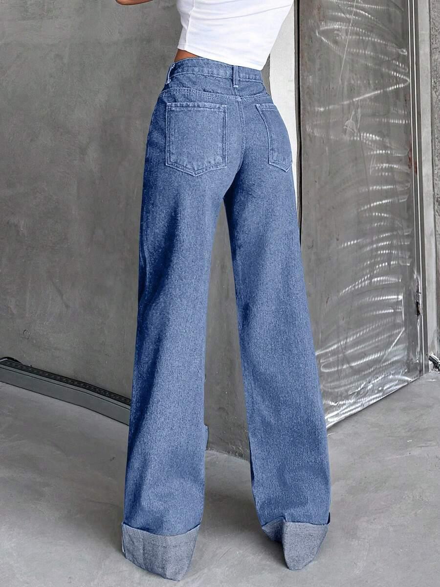 niebieskie spodnie jeans