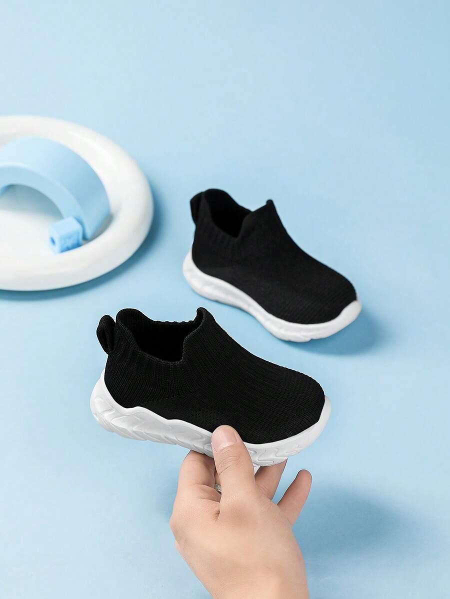 czarne wsuwane buty sportowe