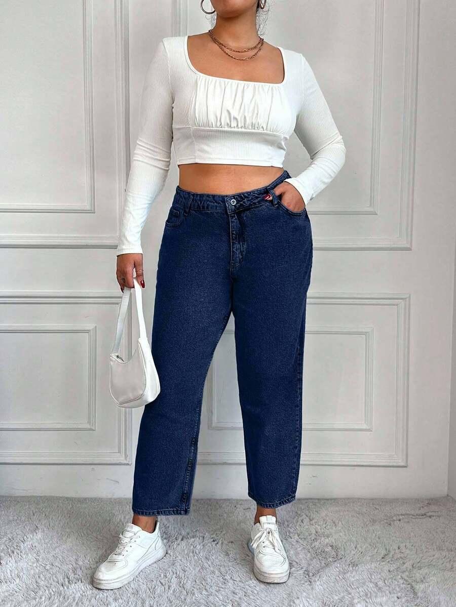 granatowe spodnie jeans