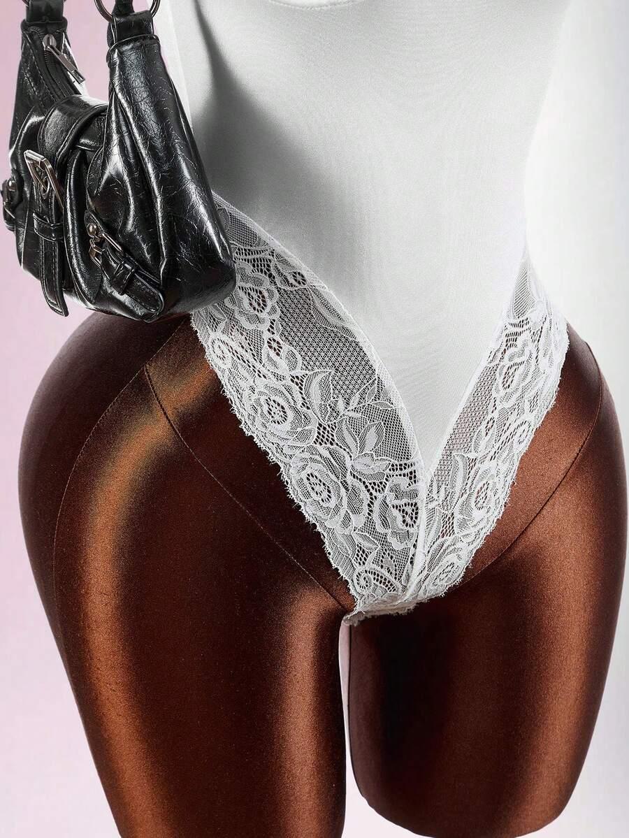 białe body koronka