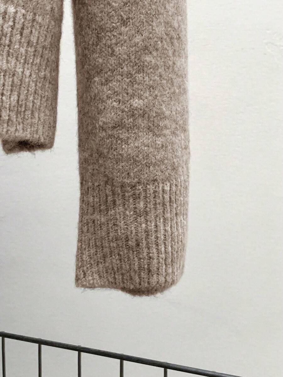 brązowy sweter z domieszką wełny