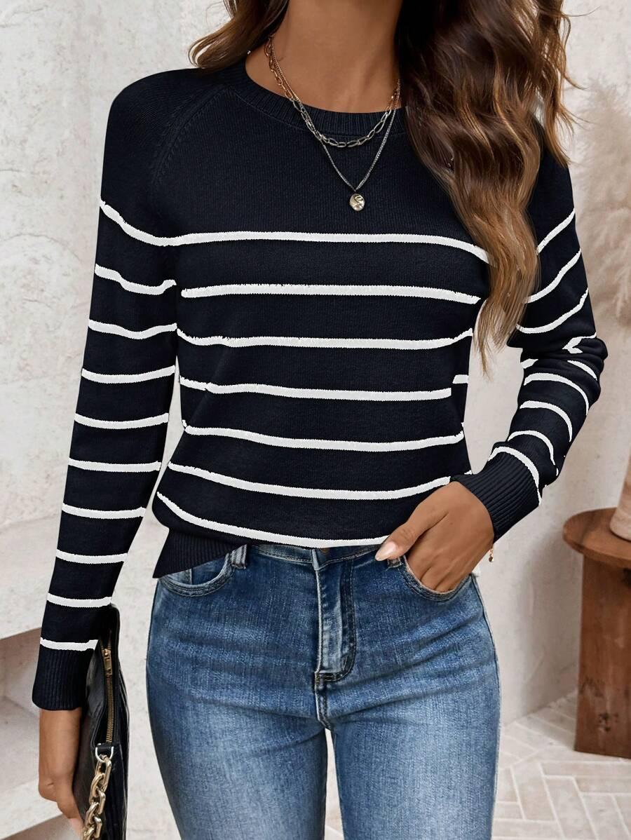 GRANATOWY SWETER PASKI