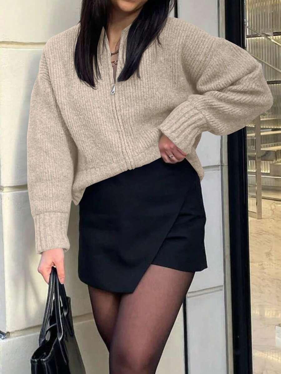 beżowy sweter zamek