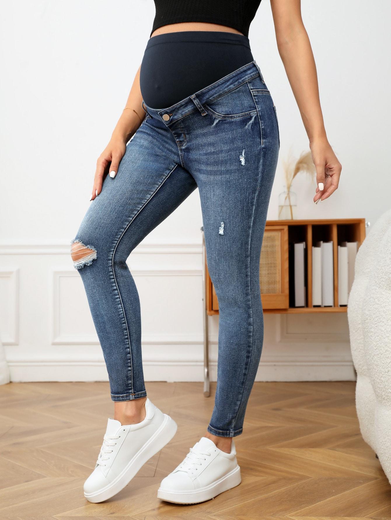 niebieskie spodnie jeans 