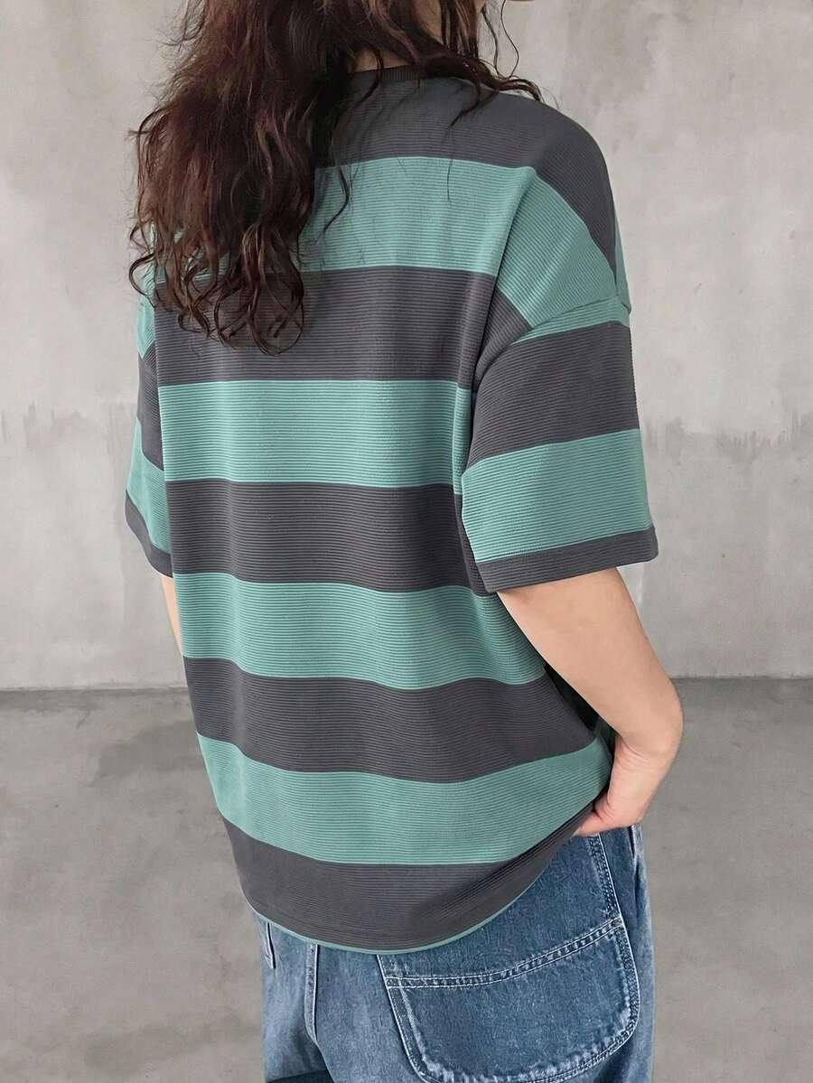 t-shirt w paski casual