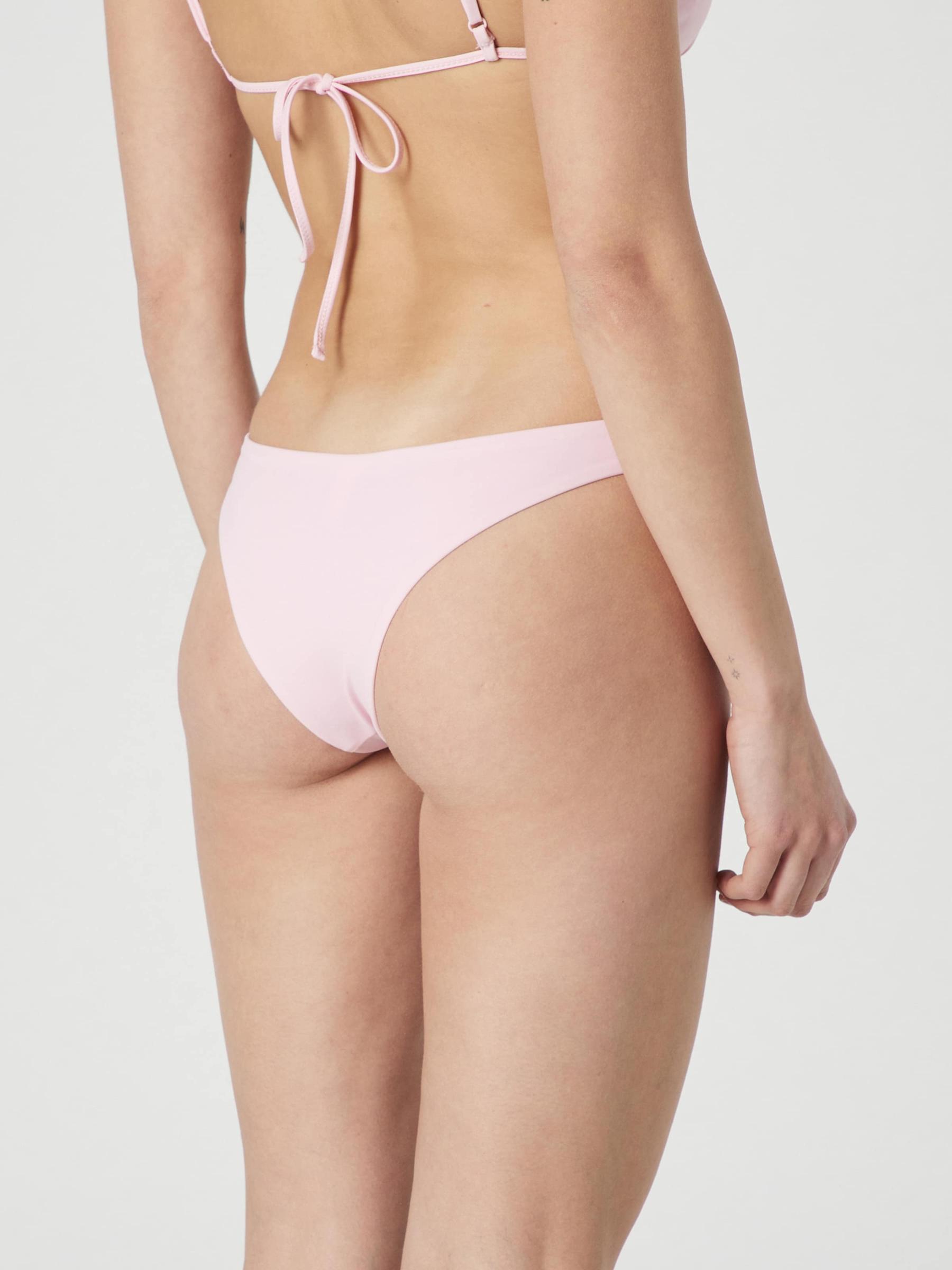różowy dół od bikini