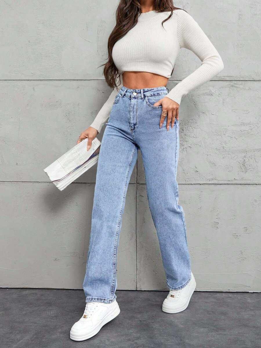 niebieskie spodnie jeans
