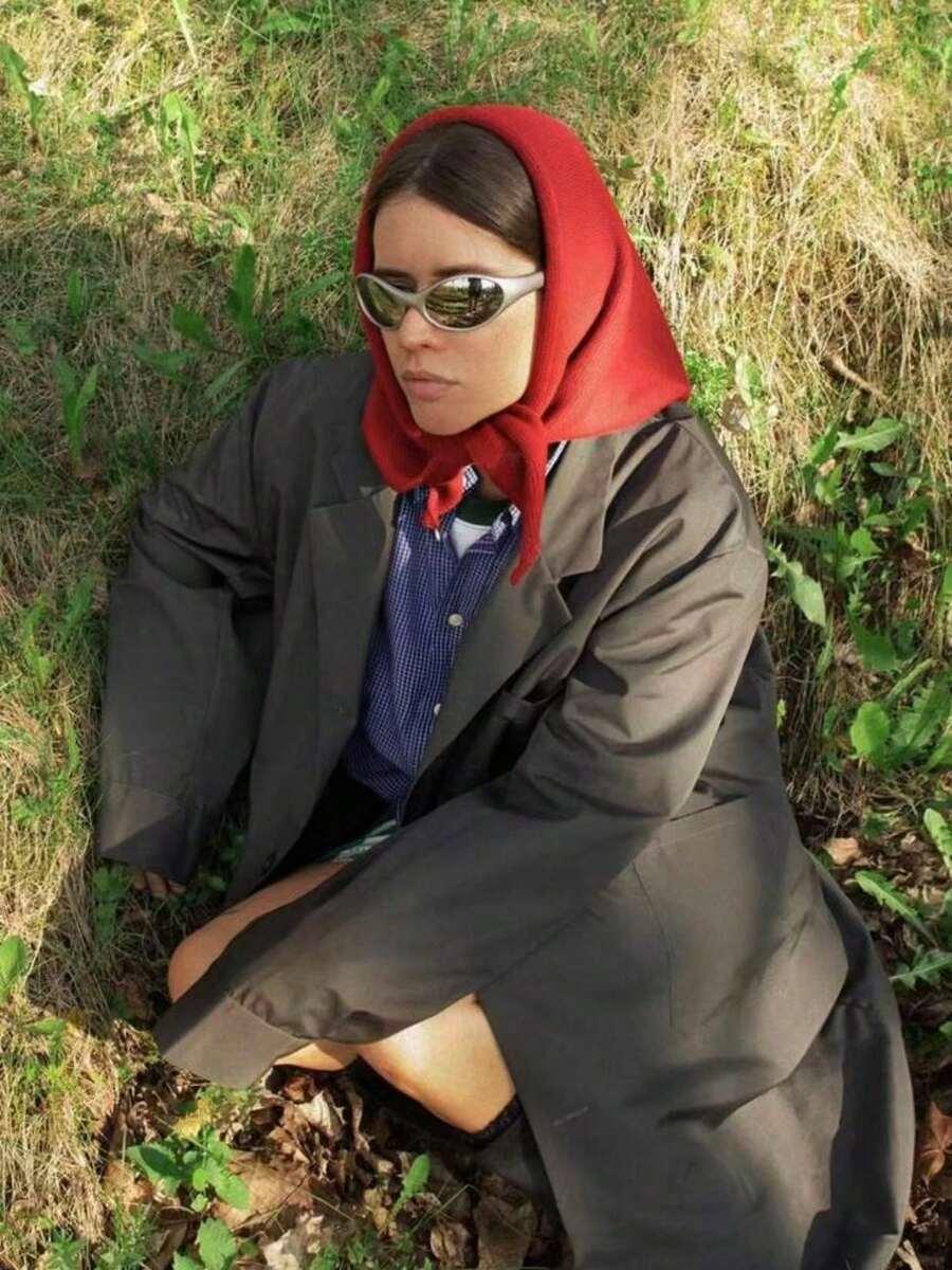 CZERWONA CHUSTA NA GŁOWĘ