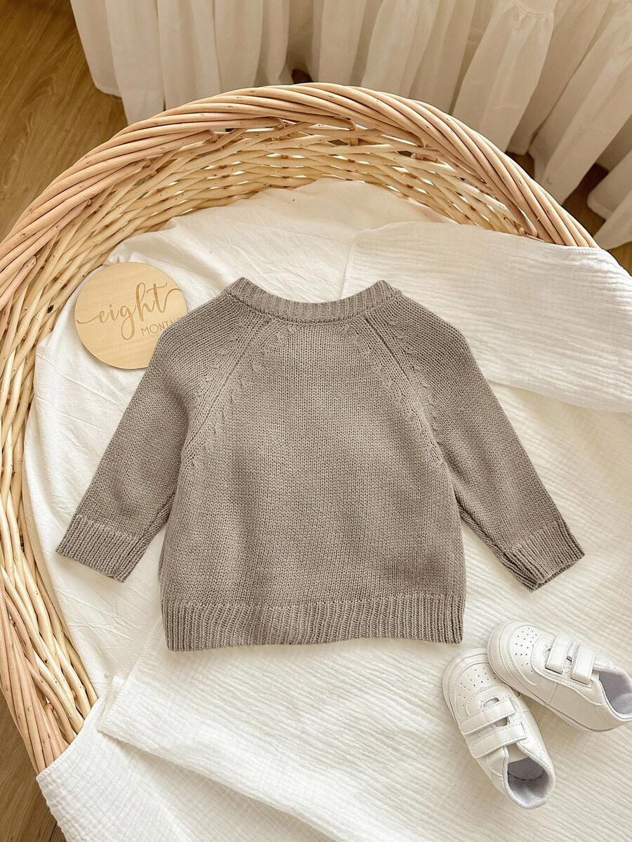 beżowy sweter guziki