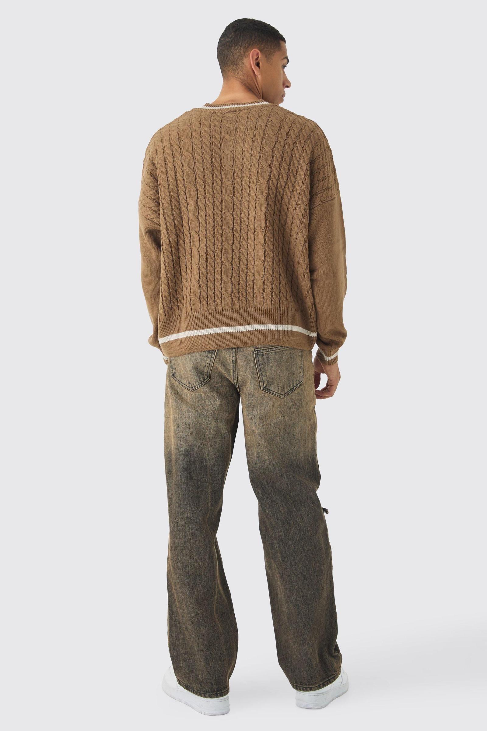 beżowy sweter v-neck