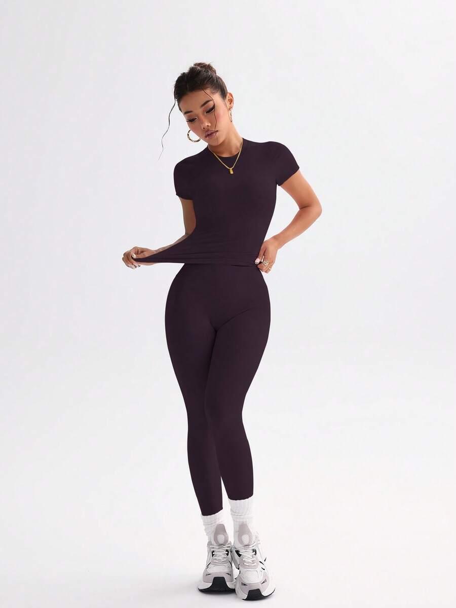 fioletowe sportowe legginsy