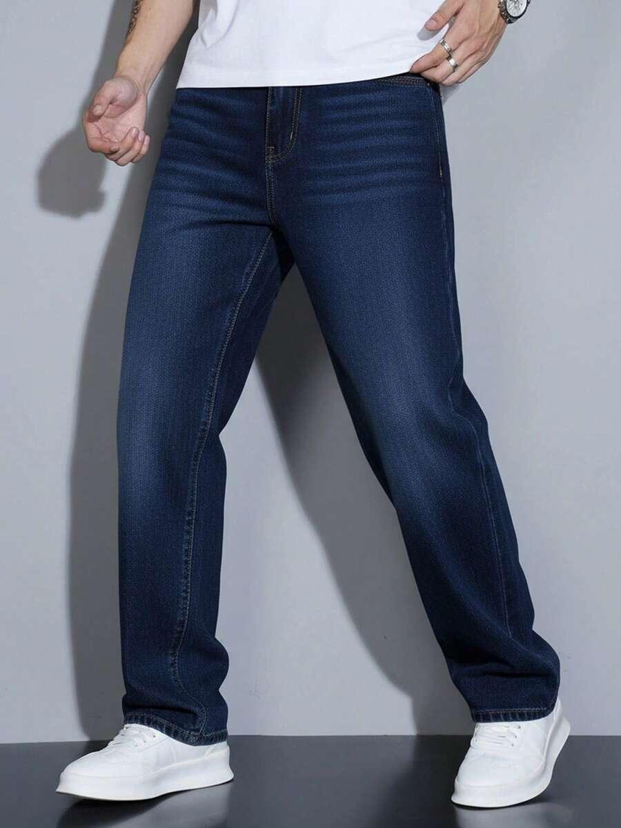 niebieskie jeansy kieszenie