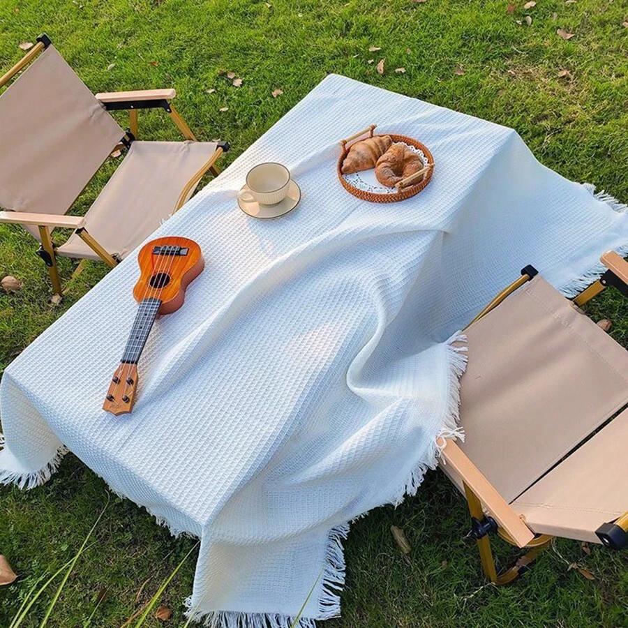 biały koc piknikowy