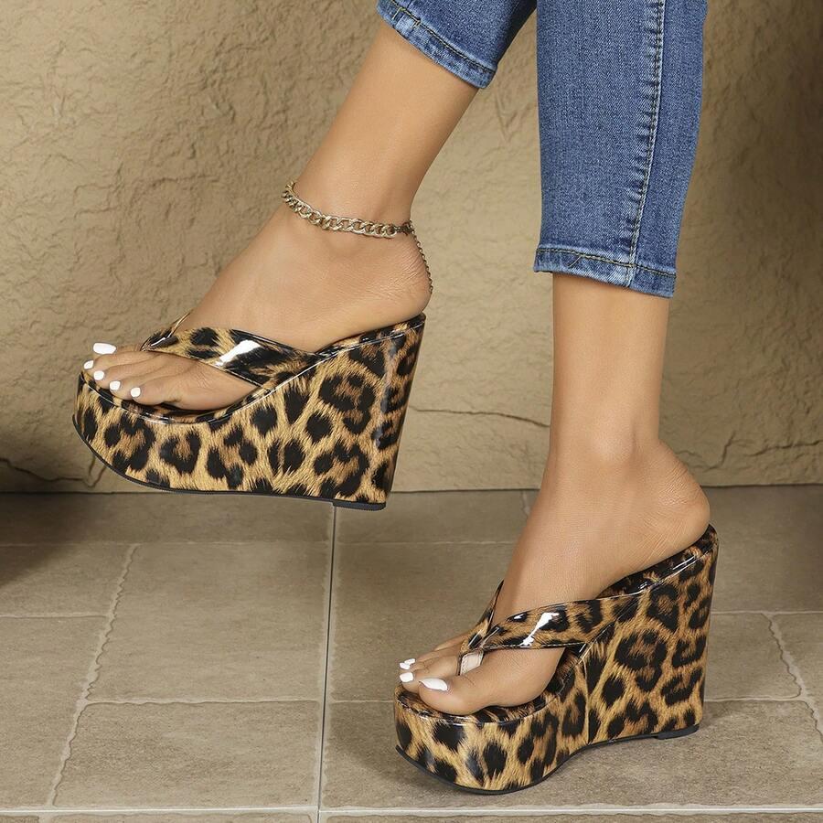 klapki na koturnie animal print