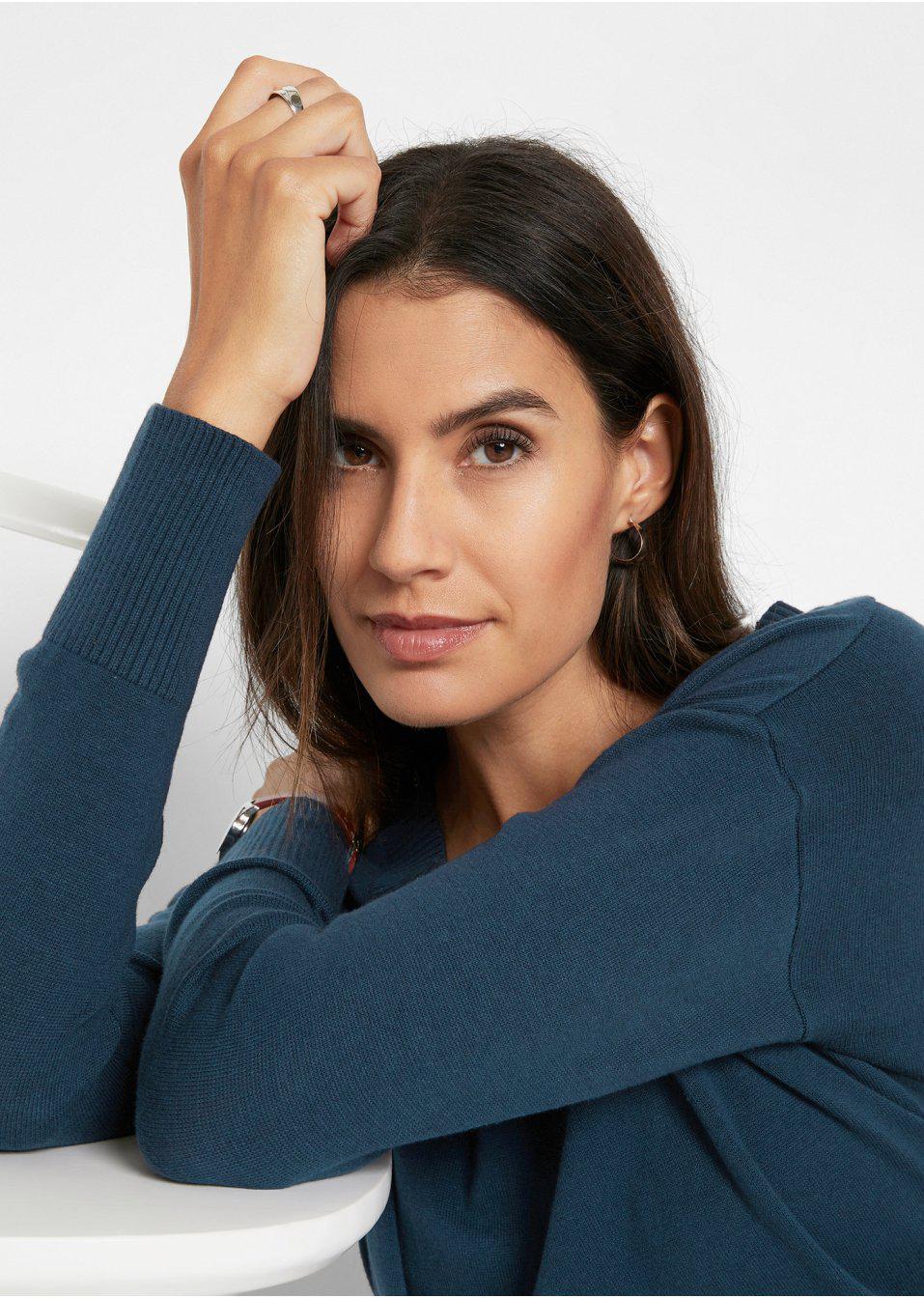 GRANATOWY SWETER V NECK