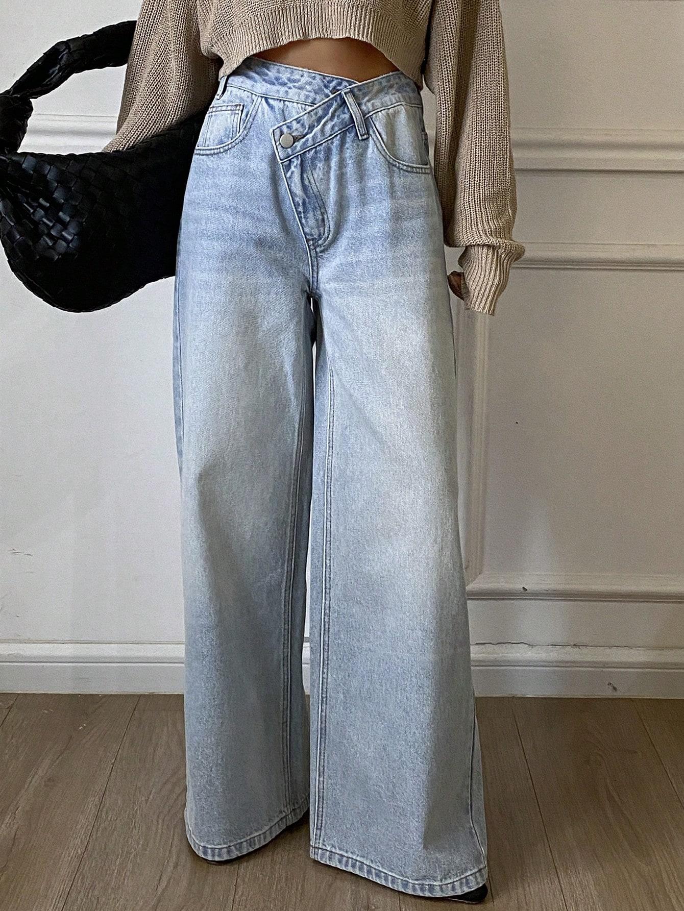 niebieskie spodnie jeans