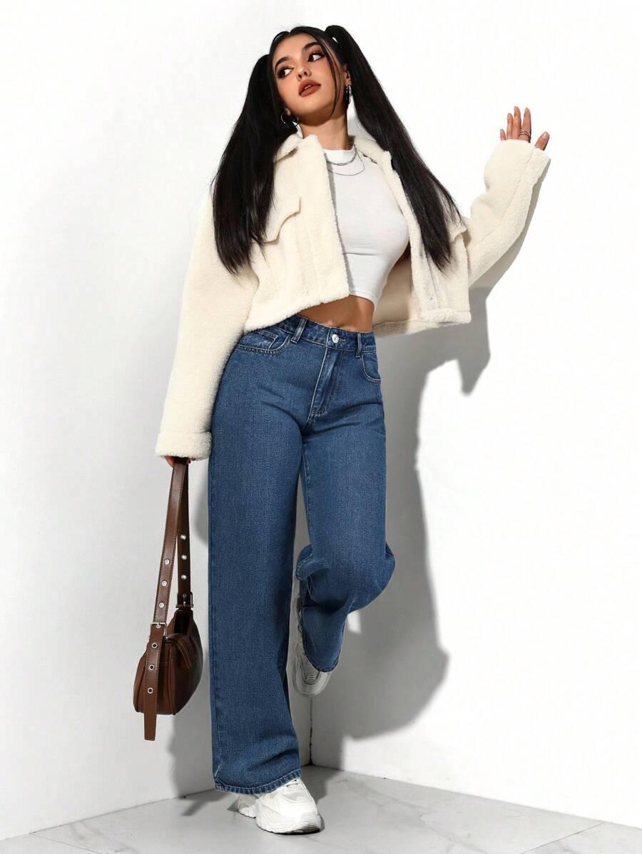 niebieskie spodnie jeans