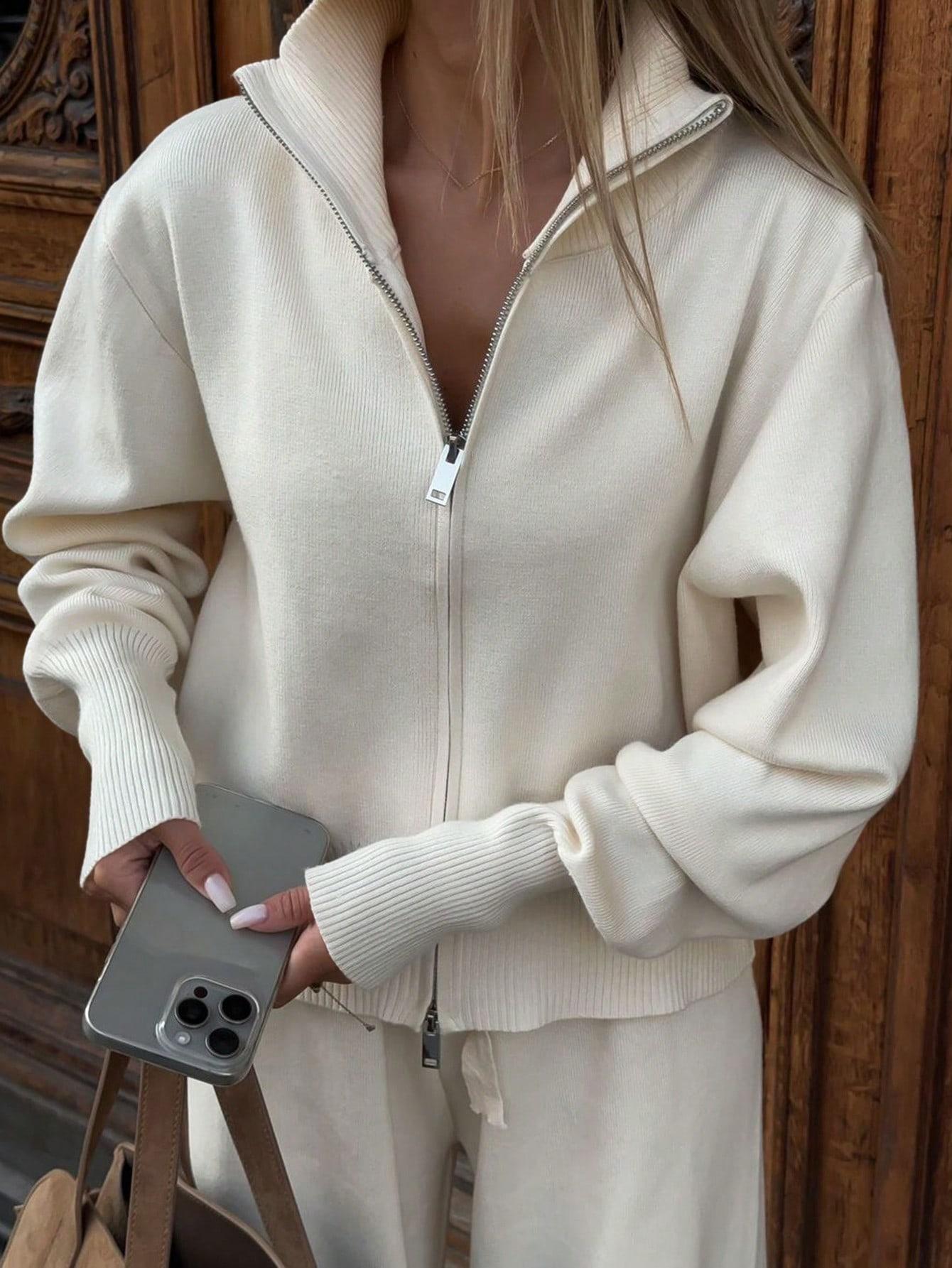 BEŻOWY SWETER ZAMEK