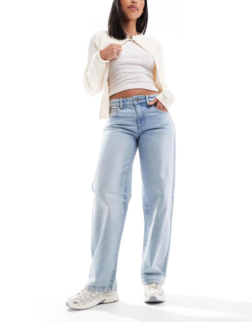 NIEBIESKIE SPODNIE JEANS Z OBNIŻONYM STANEM