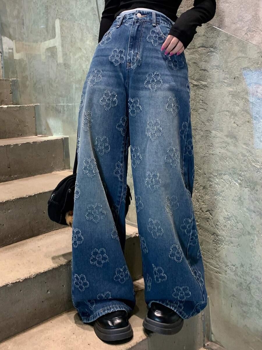 niebieskie spodnie jeans