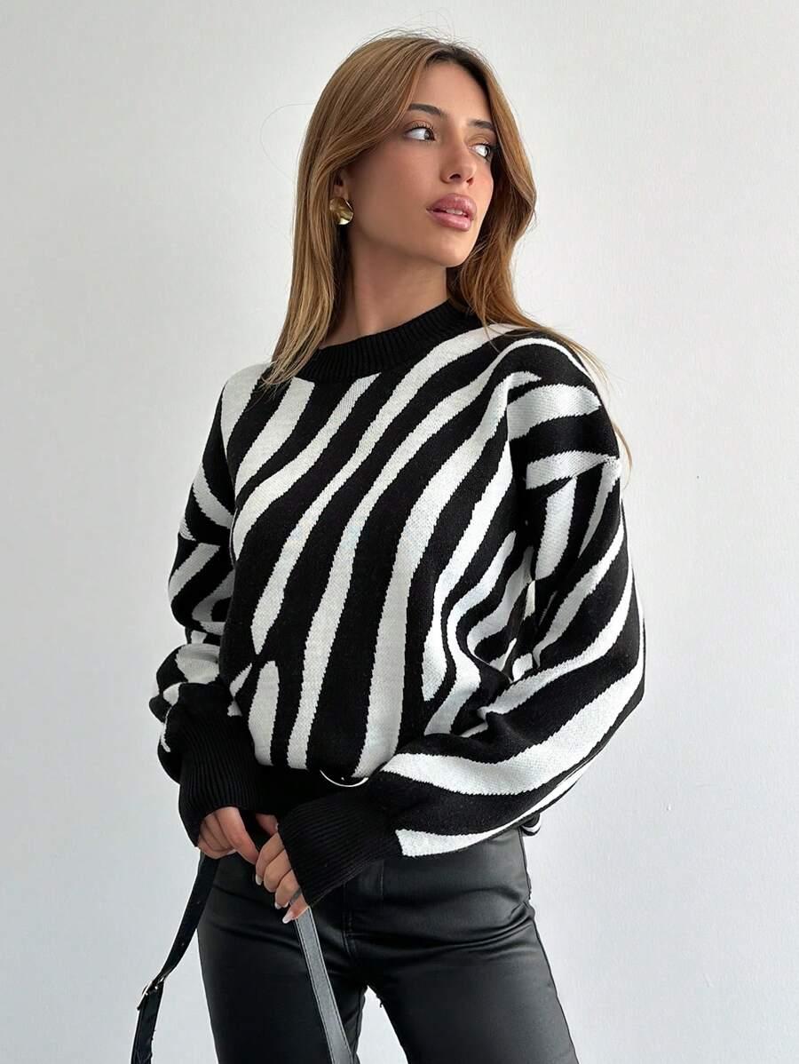 LUŹNY SWETER WZÓR
