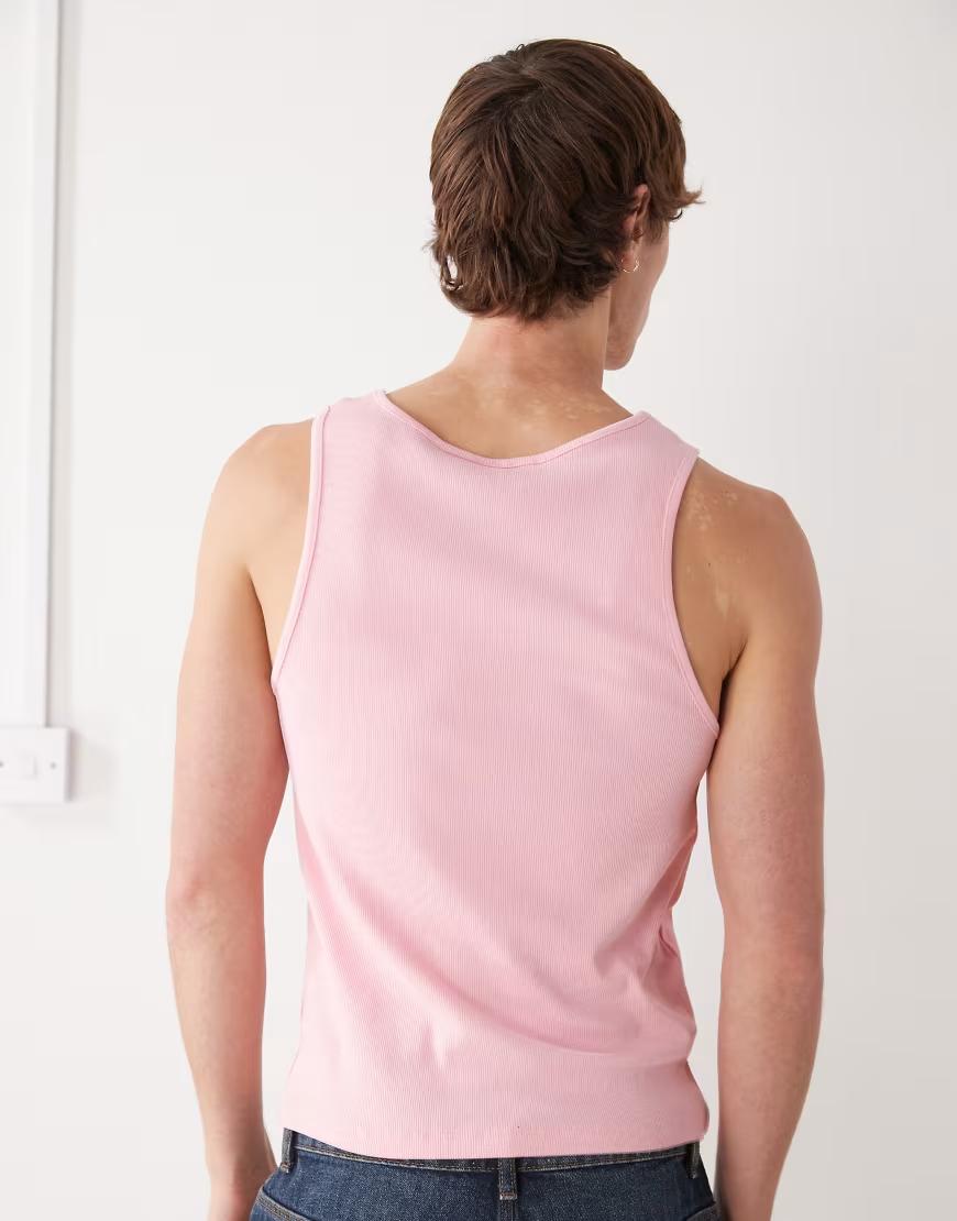 różowa koszulka bez rękawów 